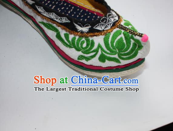 Chinese Traditional Yi Nationality Shoes National Strong Cloth Soles Shoes Ethnic Woman Shoes Handmade White Satin Embroidered Shoes
