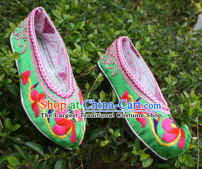 Chinese Traditional Yi Nationality Shoes National Green Embroidered Shoes Handmade Strong Cloth Soles Shoes Ethnic Woman Shoes