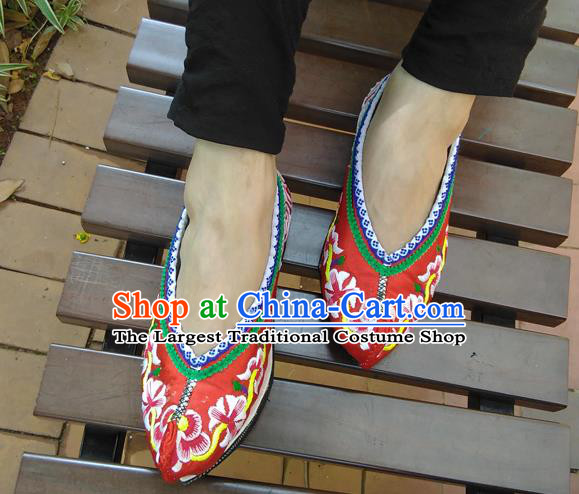 Chinese Ethnic Wedding Shoes Traditional Yi Nationality Shoes National Red Embroidered Shoes Handmade Strong Cloth Soles Shoes