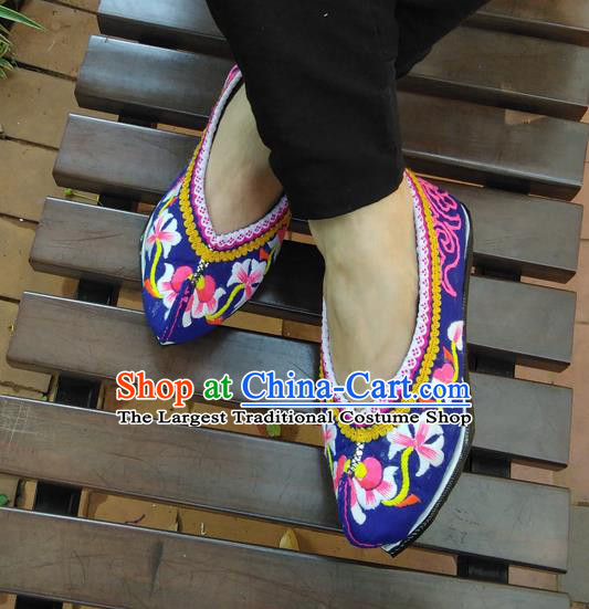 Chinese Handmade Strong Cloth Soles Shoes Ethnic Female Shoes Traditional Yi Nationality Shoes National Royalblue Embroidered Shoes