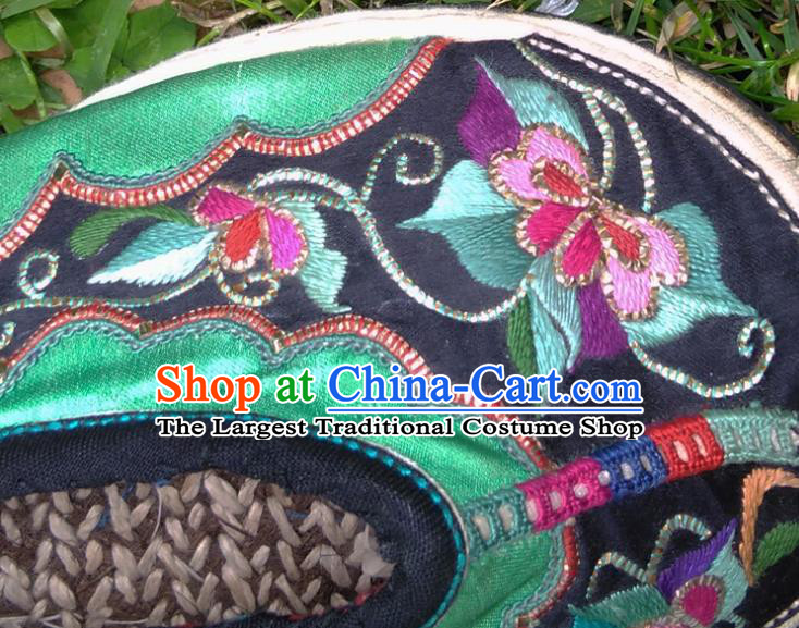 Chinese Traditional Yi Nationality Dance Shoes Yunnan Ethnic Female Shoes National Embroidered Black Shoes