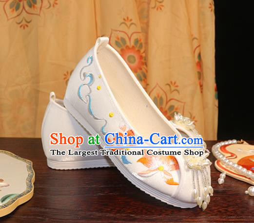 Chinese Traditional Ming Dynasty Hanfu Shoes Ancient Princess Shoes Embroidered Lotus Shoes White Cloth Shoes