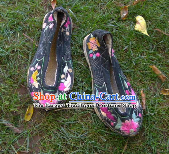 Chinese Yunnan Ethnic Embroidered Shoes National Black Cloth Shoes Traditional Folk Dance Shoes