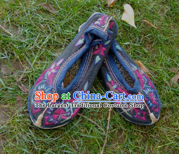 Chinese National Woman Cloth Shoes Traditional Folk Dance Shoes Yunnan Ethnic Shoes Black Embroidered Shoes