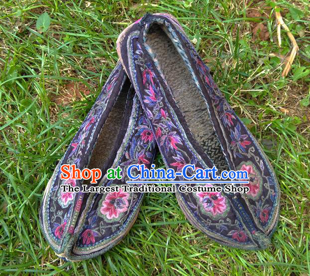 Chinese Traditional Yi Nationality Folk Dance Shoes Yunnan Ethnic Woman Shoes Embroidered Shoes National Black Cloth Shoes
