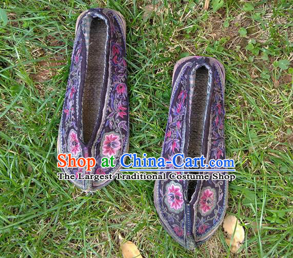 Chinese Traditional Yi Nationality Folk Dance Shoes Yunnan Ethnic Woman Shoes Embroidered Shoes National Black Cloth Shoes