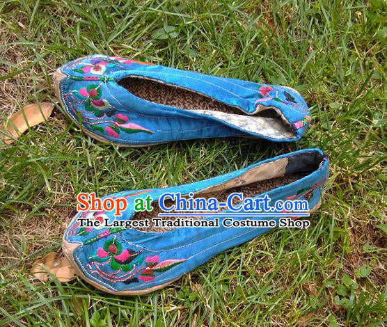 Chinese National Blue Satin Shoes Traditional Yi Nationality Folk Dance Shoes Yunnan Ethnic Woman Shoes Embroidered Shoes