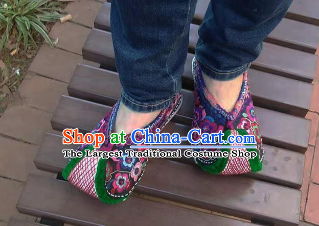 Chinese Traditional National Shoes Yunnan Ethnic Embroidered Shoes Court Cloth Shoes