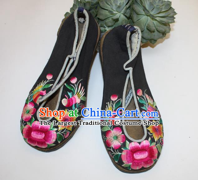 Chinese Handmade Bai Nationality Woman Shoes Folk Dance Shoes Traditional Black Embroidered Shoes