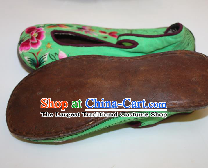 Chinese Handmade Bai Nationality Woman Shoes Yunnan Folk Dance Green Satin Shoes Traditional Embroidered Shoes