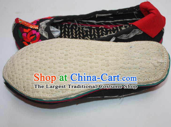 Chinese Yi Ethnic Female Shoes Traditional Black Embroidered Shoes Handmade Strong Cloth Soles Shoes