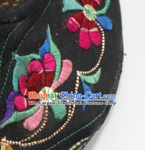 Chinese Handmade Yunnan Ethnic Black Cloth Shoes Traditional Embroidered Shoes Yi Nationality Folk Dance Shoes