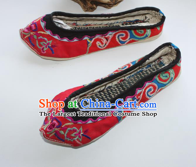 Chinese Traditional Wedding Embroidered Shoes Shui Nationality Bride Shoes Handmade Yunnan Ethnic Red Cloth Shoes