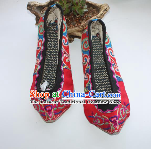 Chinese Traditional Wedding Embroidered Shoes Shui Nationality Bride Shoes Handmade Yunnan Ethnic Red Cloth Shoes