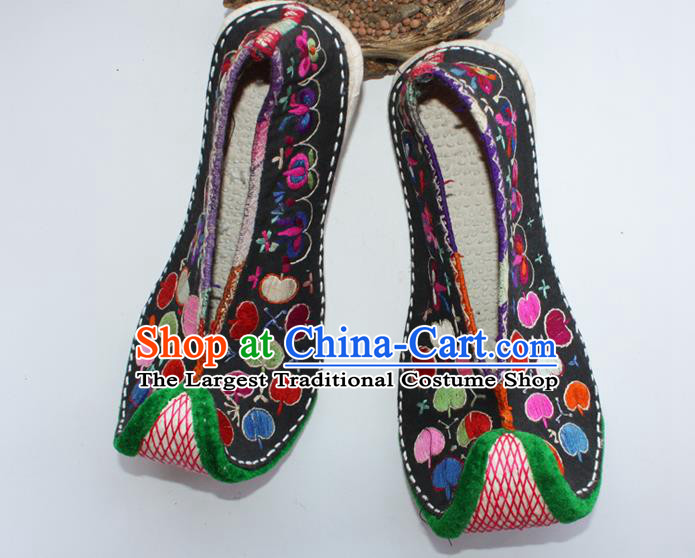 Chinese Traditional Court Embroidered Shoes Handmade Yi Nationality Shoes Yunnan Ethnic Black Cloth Shoes