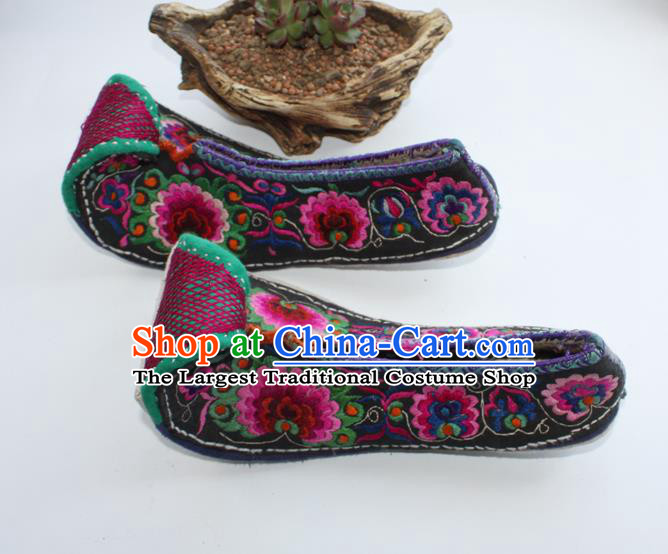 Chinese Handmade Shui Nationality Female Shoes Yunnan Ethnic Shoes Traditional Court Embroidered Shoes