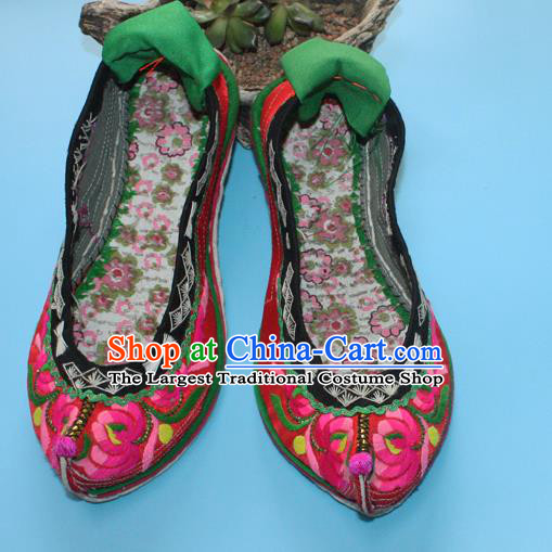 Chinese Handmade Yunnan Ethnic Woman Shoes Traditional Wedding Red Embroidered Shoes Yi Nationality Folk Dance Shoes