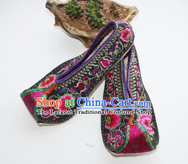 Chinese Yi Nationality Shoes Yunnan Ethnic Dance Shoes Traditional Court Black Cloth Shoes Handmade Embroidered Shoes