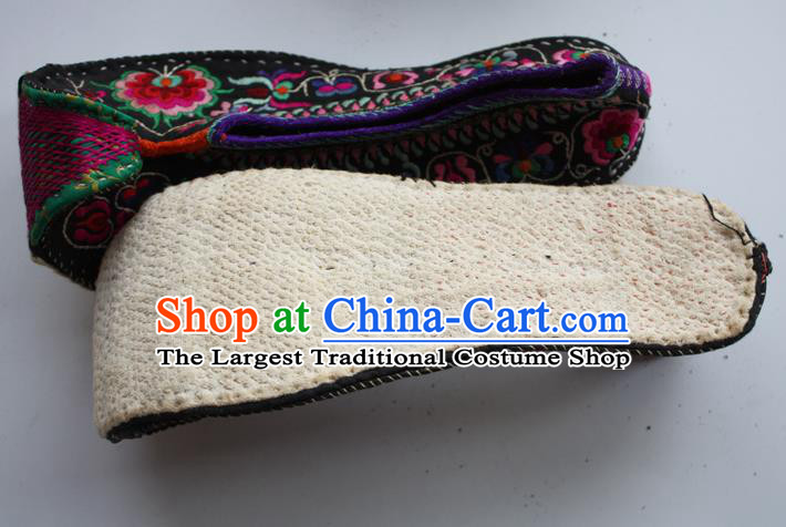 Chinese Yi Nationality Shoes Yunnan Ethnic Dance Shoes Traditional Court Black Cloth Shoes Handmade Embroidered Shoes