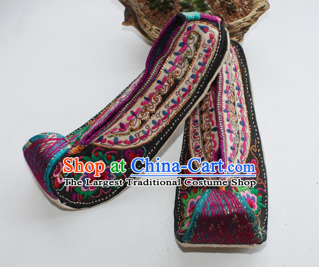 Chinese Yi Nationality Female Shoes Yunnan Ethnic Dance Shoes Traditional Court Cloth Shoes Handmade Full Embroidered Shoes