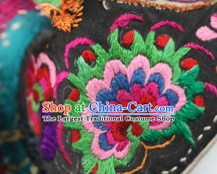 Chinese Yi Nationality Female Shoes Yunnan Ethnic Dance Shoes Traditional Court Cloth Shoes Handmade Full Embroidered Shoes