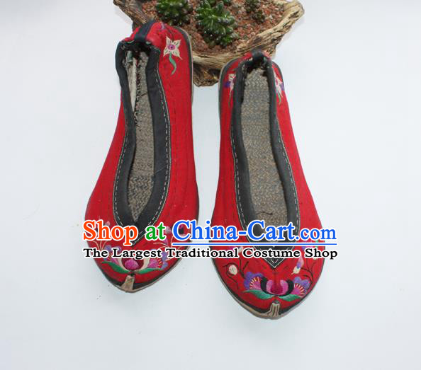 Chinese Yi Nationality Embroidered Shoes Yunnan Ethnic Dance Shoes Handmade Red Cloth Shoes