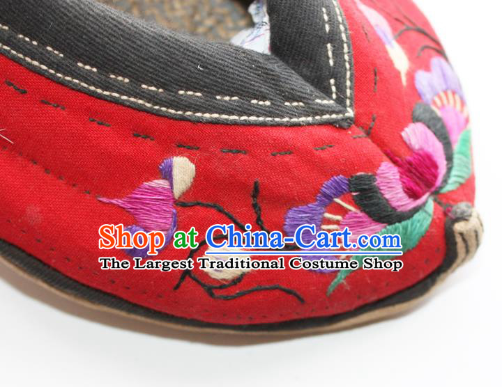 Chinese Yi Nationality Embroidered Shoes Yunnan Ethnic Dance Shoes Handmade Red Cloth Shoes