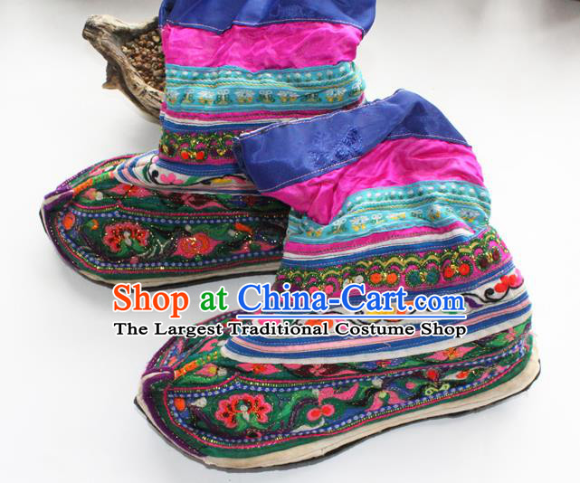 China Handmade Yi Nationality Shoes Yunnan Embroidered Green Satin Boots