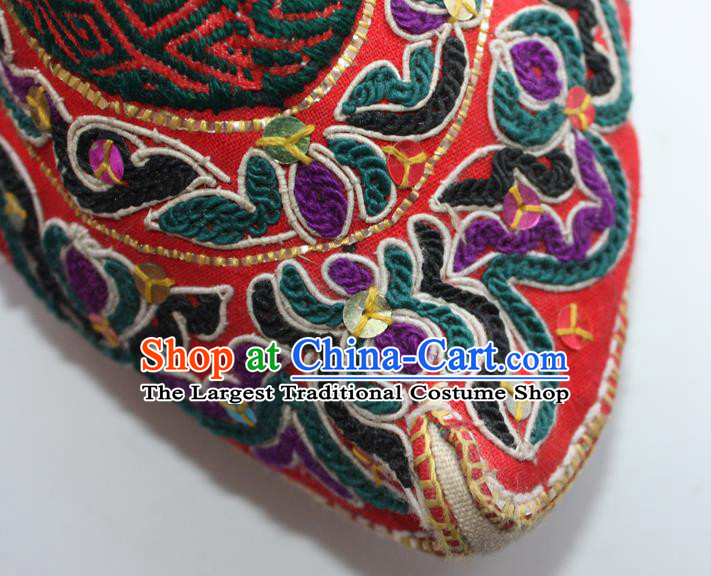 Chinese Yunnan National Wedding Shoes Handmade Ethnic Strong Cloth Soles Shoes Shui Nationality Embroidered Shoes