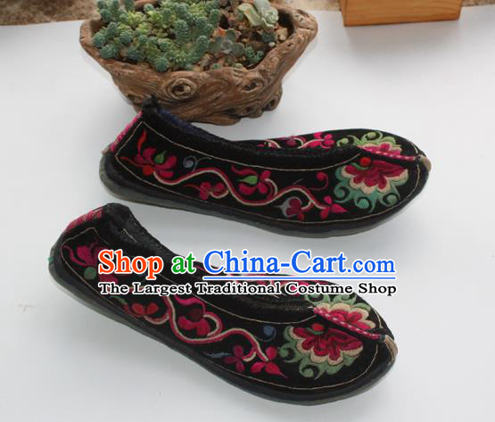 Chinese Yunnan National Female Shoes Handmade Ethnic Black Cloth Shoes Yi Nationality Dance Embroidered Shoes
