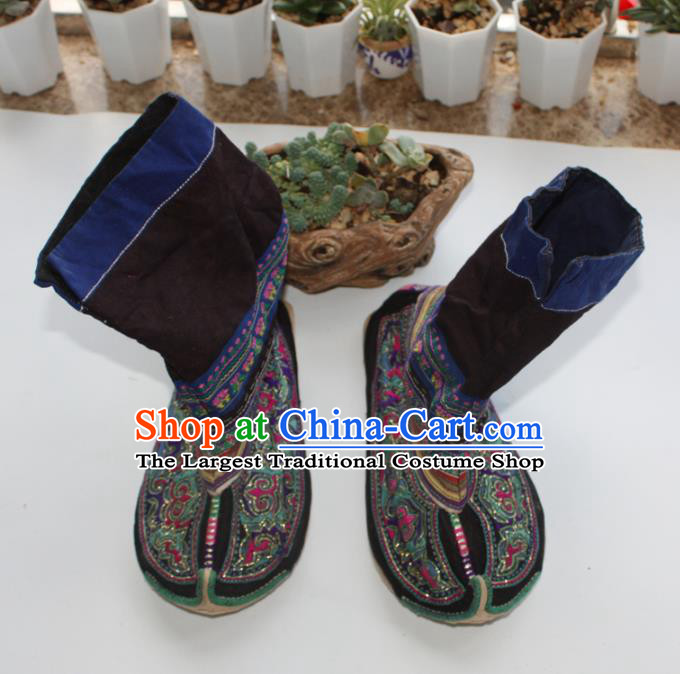 China Yunnan Black Full Embroidered Boots Handmade Yi Nationality Stage Performance Shoes