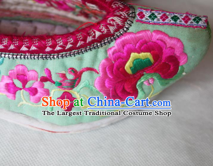 Chinese Handmade Ethnic Dance Green Satin Shoes Yi Nationality Woman Shoes National Yunnan Embroidered Shoes