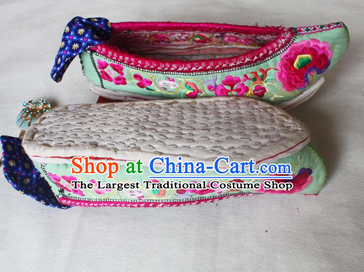 Chinese Handmade Ethnic Dance Green Satin Shoes Yi Nationality Woman Shoes National Yunnan Embroidered Shoes