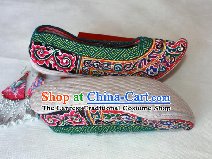 Chinese Handmade Ethnic Bride Shoes Shui Nationality Stage Performance Shoes National Yunnan Embroidered Shoes