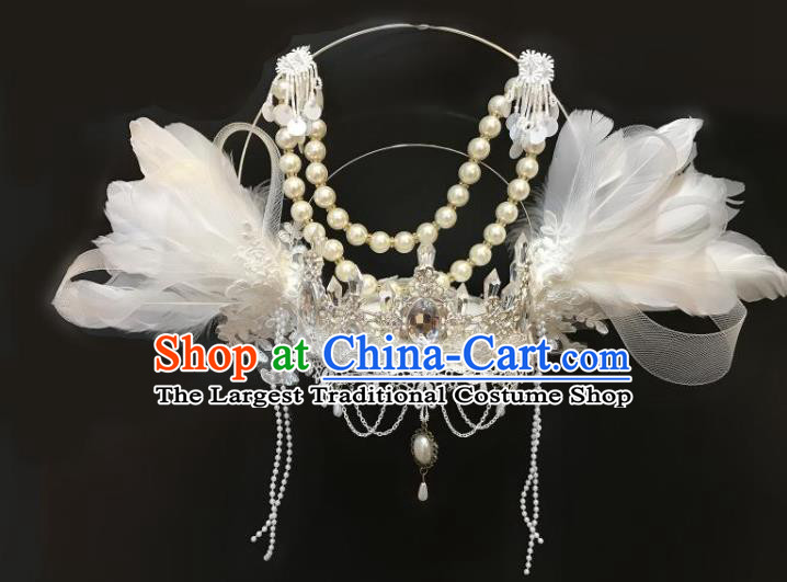 Top Baroque Pearls Hair Clasp Cosplay Princess Hair Accessories Halloween Catwalks White Feather Royal Crown Carnival Parade Headdress