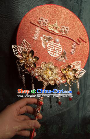China Bride Palace Fan Classical Golden Peony Circular Fan Handmade Red Silk Fan Traditional Wedding Fan