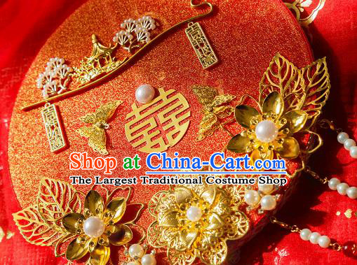 China Bride Palace Fan Classical Golden Peony Circular Fan Handmade Red Silk Fan Traditional Wedding Fan