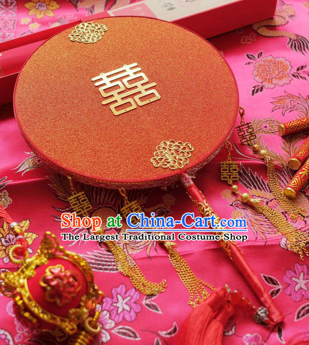 China Traditional Wedding Fan Bride Palace Fan Classical Golden Tassel Circular Fan Handmade Red Silk Fan