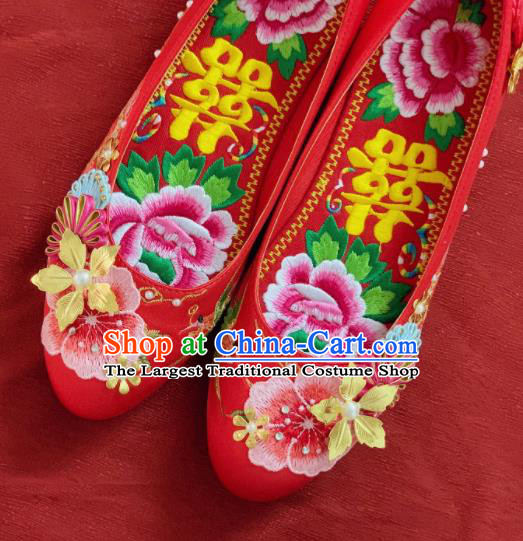 China Embroidered Red Satin Shoes Handmade Bride Shoes Xiuhe Suit Shoes Wedding Shoes