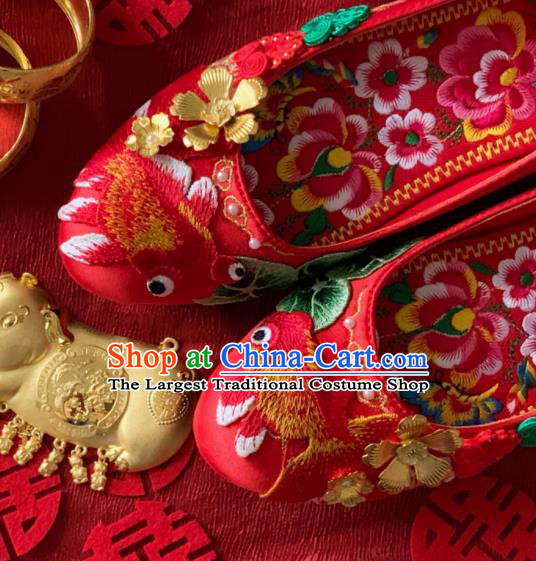 China Handmade Bride Shoes Xiuhe Suit Shoes Wedding Red Satin Shoes Embroidered Goldfish Shoes