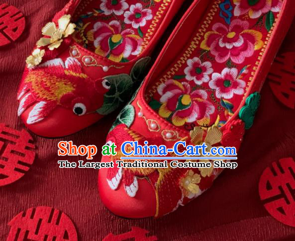China Handmade Bride Shoes Xiuhe Suit Shoes Wedding Red Satin Shoes Embroidered Goldfish Shoes