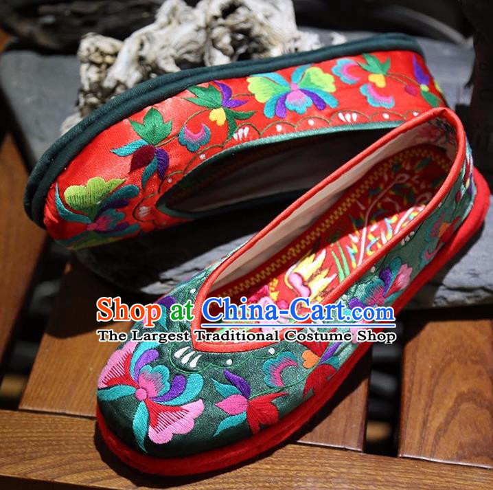 Handmade China National Woman Atrovirens Satin Shoes Yunnan Ethnic Wedding Embroidered Shoes Folk Dance Shoes