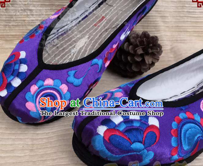 Handmade China Yunnan Embroidered Shoes Ethnic Folk Dance Shoes National Woman Royalblue Satin Shoes