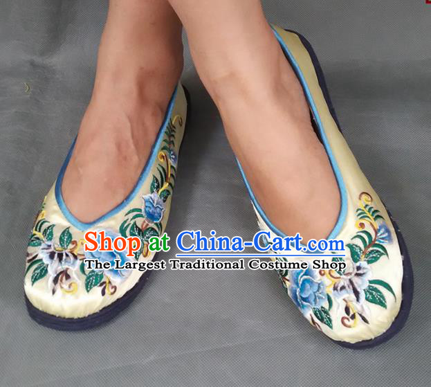 Handmade China Bride Shoes Ethnic Dance Shoes National Woman Light Yellow Satin Shoes Yunnan Wedding Embroidered Shoes