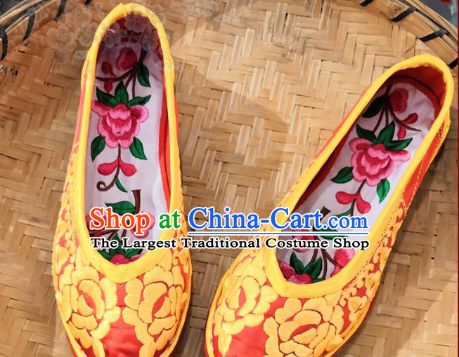 Handmade China Yunnan Ethnic Bride Shoes Embroidered Red Satin Shoes National Woman Wedding Cloth Shoes