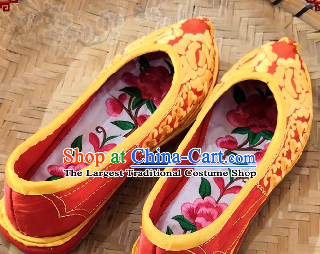 Handmade China Yunnan Ethnic Bride Shoes Embroidered Red Satin Shoes National Woman Wedding Cloth Shoes
