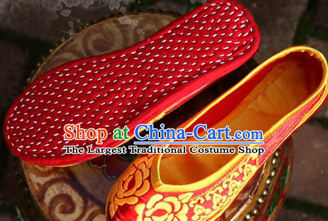 Handmade China Yunnan Ethnic Bride Shoes Embroidered Red Satin Shoes National Woman Wedding Cloth Shoes