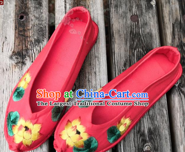 Handmade China National Woman Strong Cloth Shoes Yunnan Ethnic Folk Dance Shoes Wedding Bride Red Embroidered Lotus Shoes
