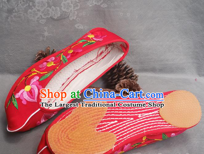 Handmade China Ethnic Dance Shoes National Woman Red Cloth Shoes Yunnan Embroidered Shoes Wedding Bride Hanfu Shoes
