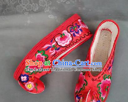Handmade China Wedding Bride Hanfu Shoes Ethnic Dance Shoes National Woman Red Satin Shoes Yunnan Embroidered Shoes